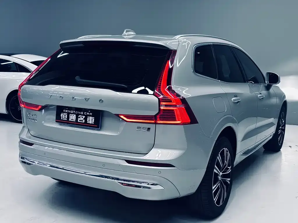 Volvo XC60 — фото 8