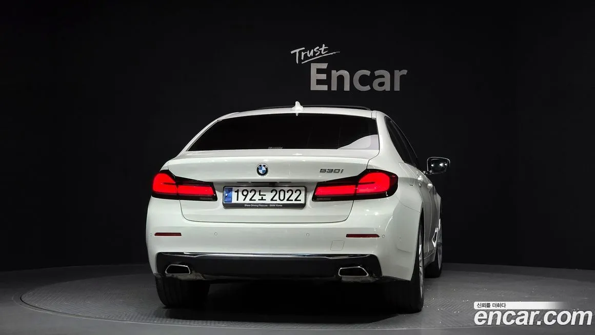 BMW 5-Series 2023 из KR, фото 2