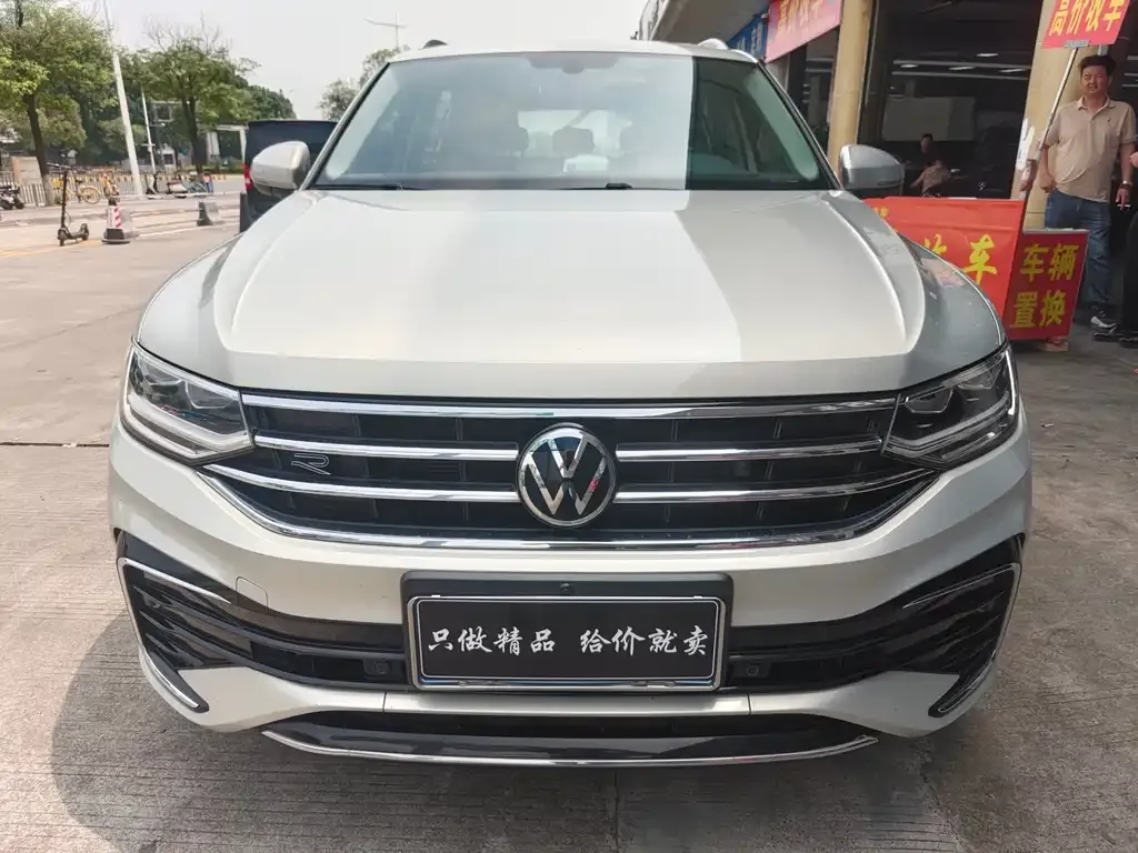 Volkswagen Tiguan L — фото 6