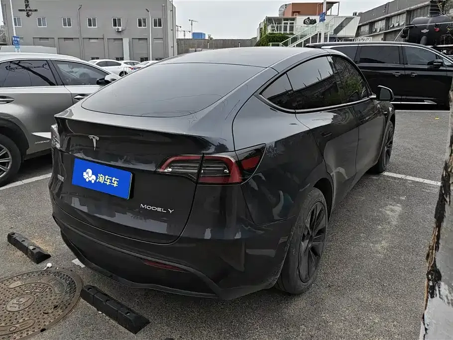 Tesla Model Y — фото 10