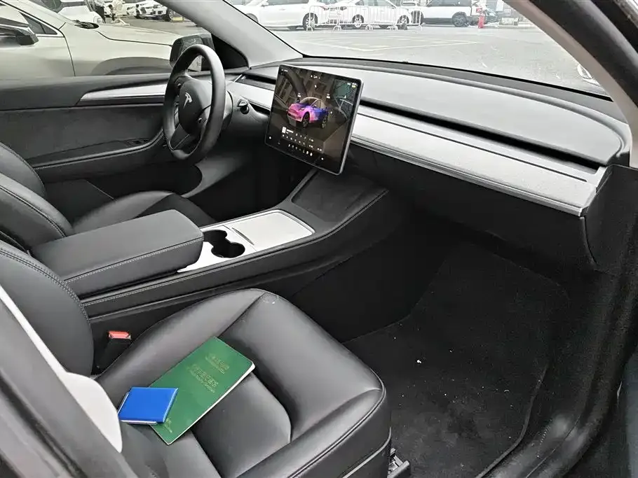Tesla Model Y — фото 8