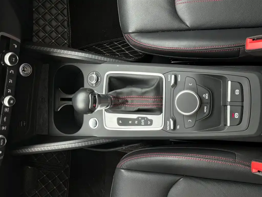 Audi Q2L 2022 из CN, фото 7
