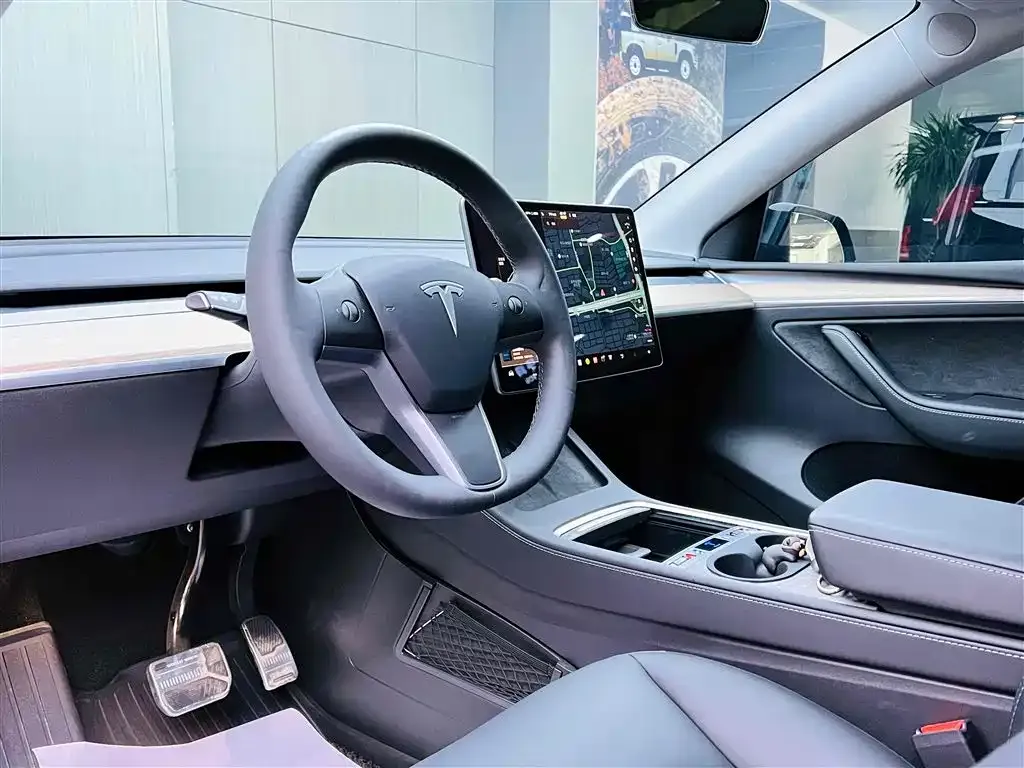 Tesla Model Y — фото 8