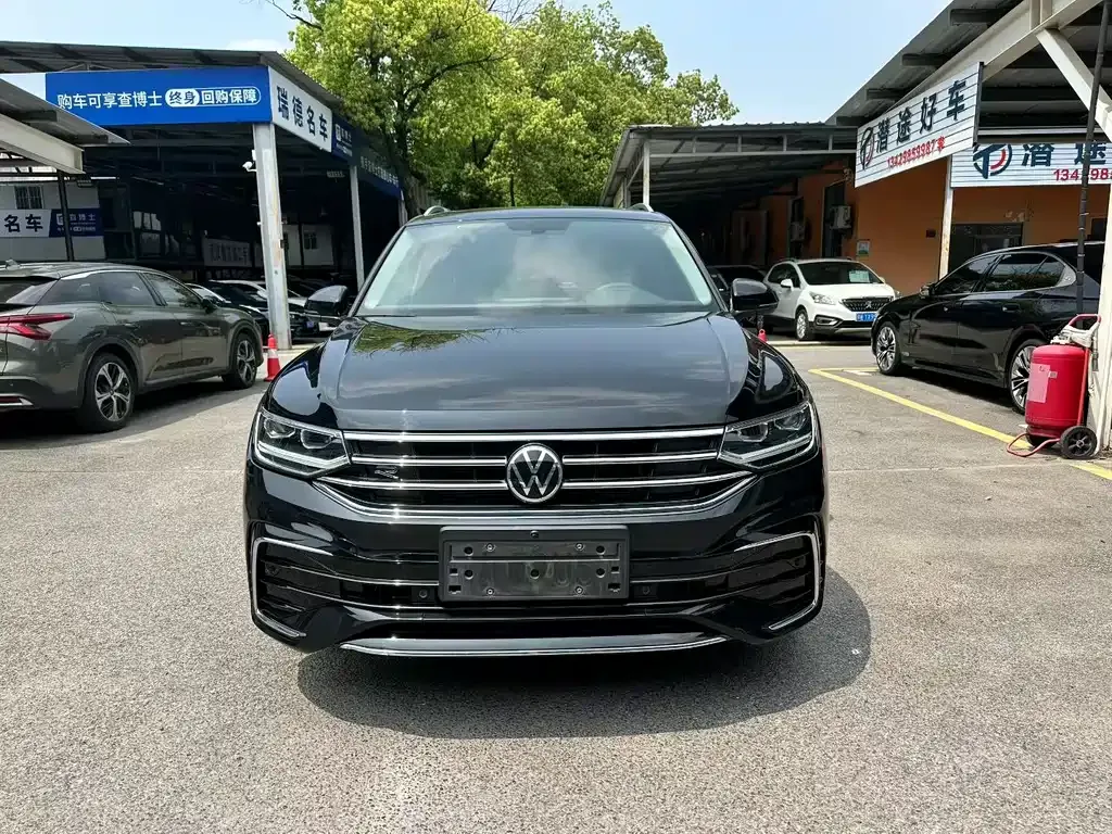 Volkswagen Tiguan L — фото 9