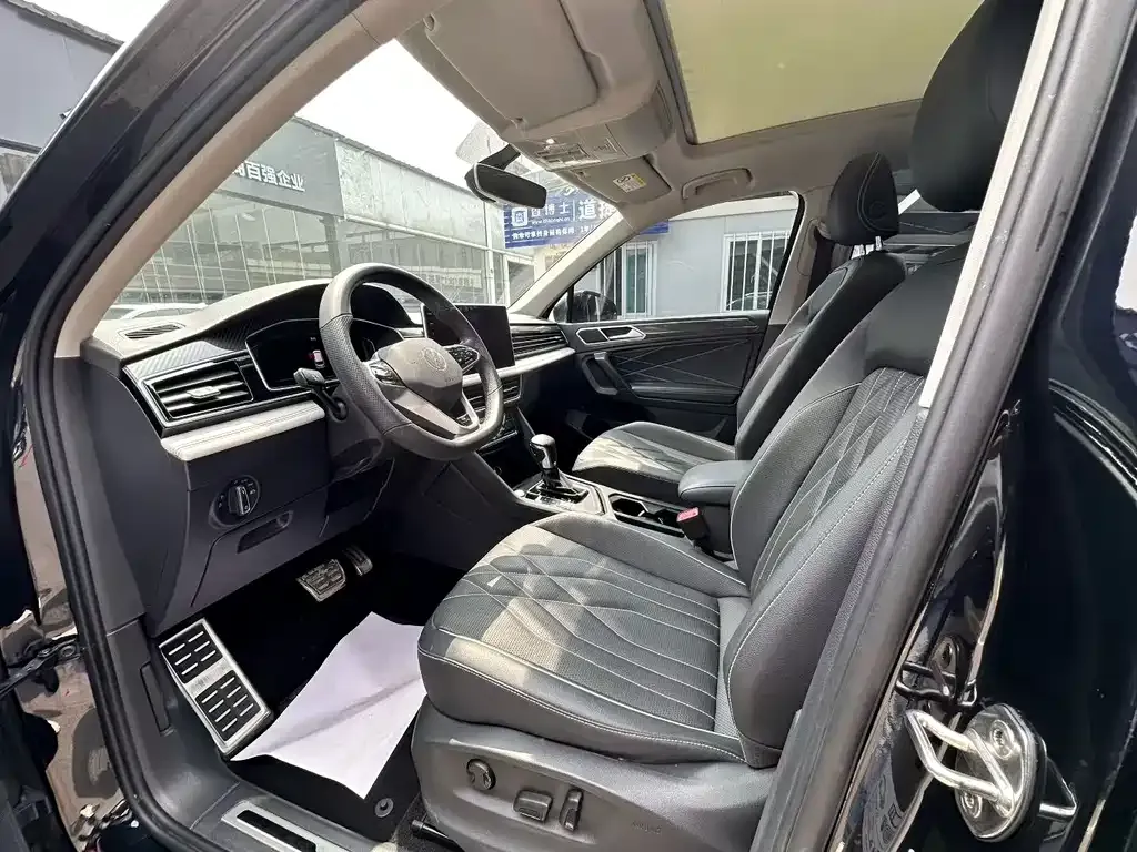 Volkswagen Tiguan L — фото 5