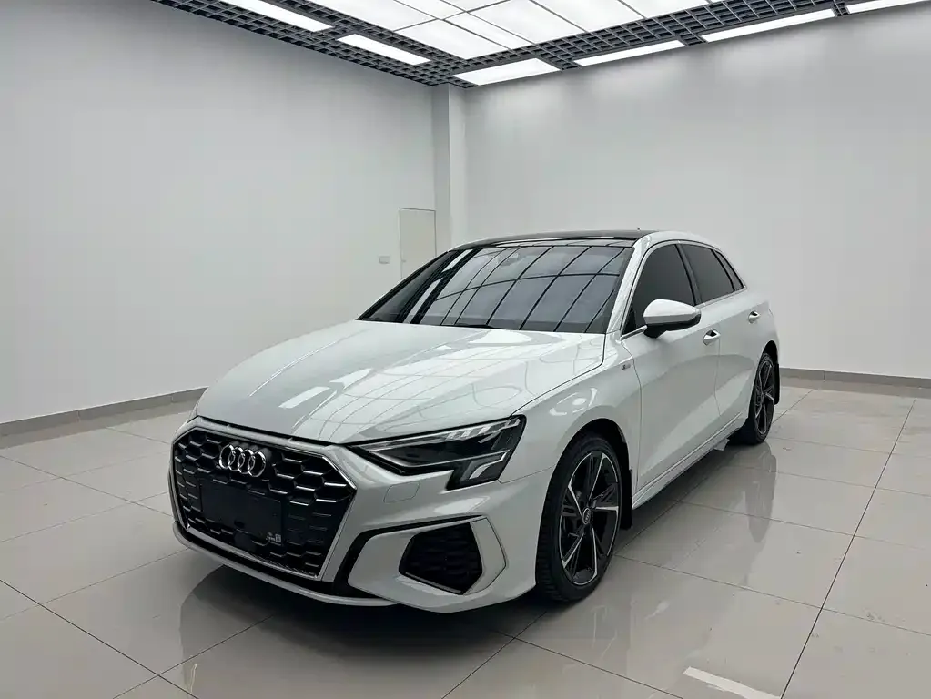 Audi A3 — фото 1