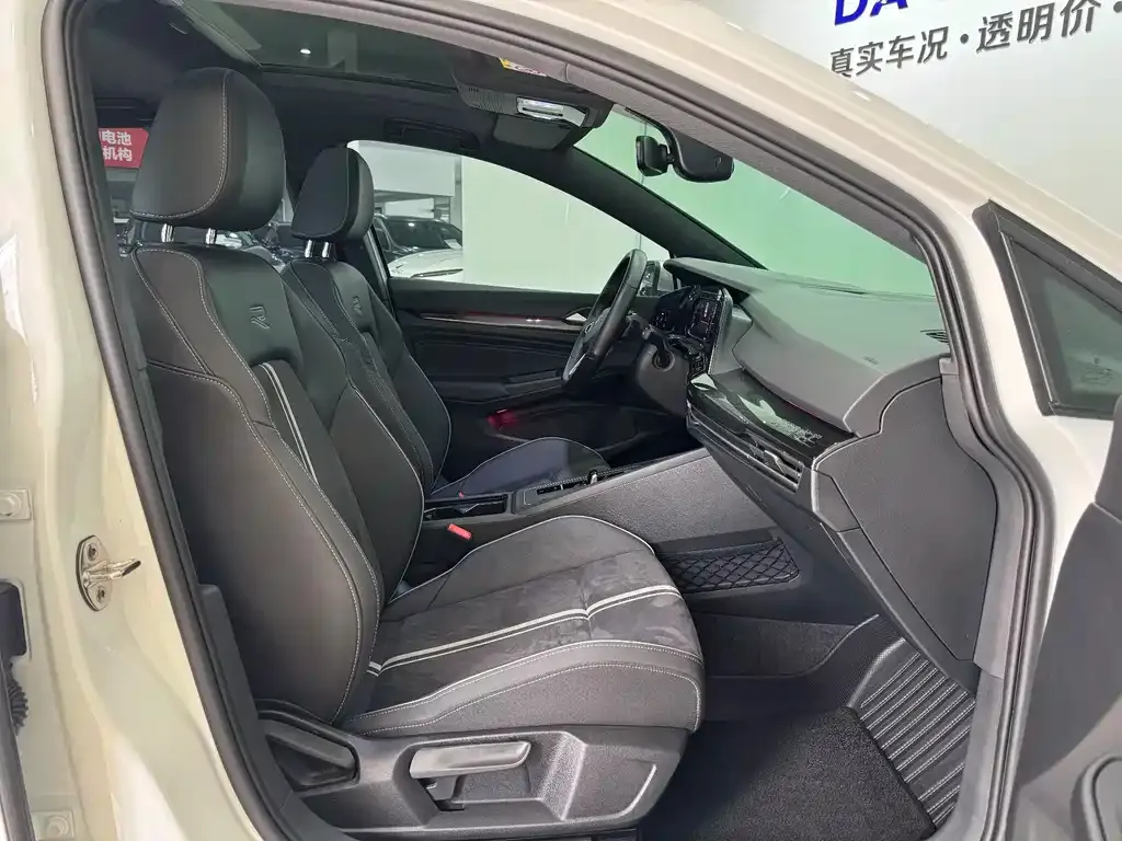 Volkswagen Golf 2023 из CN, фото 6