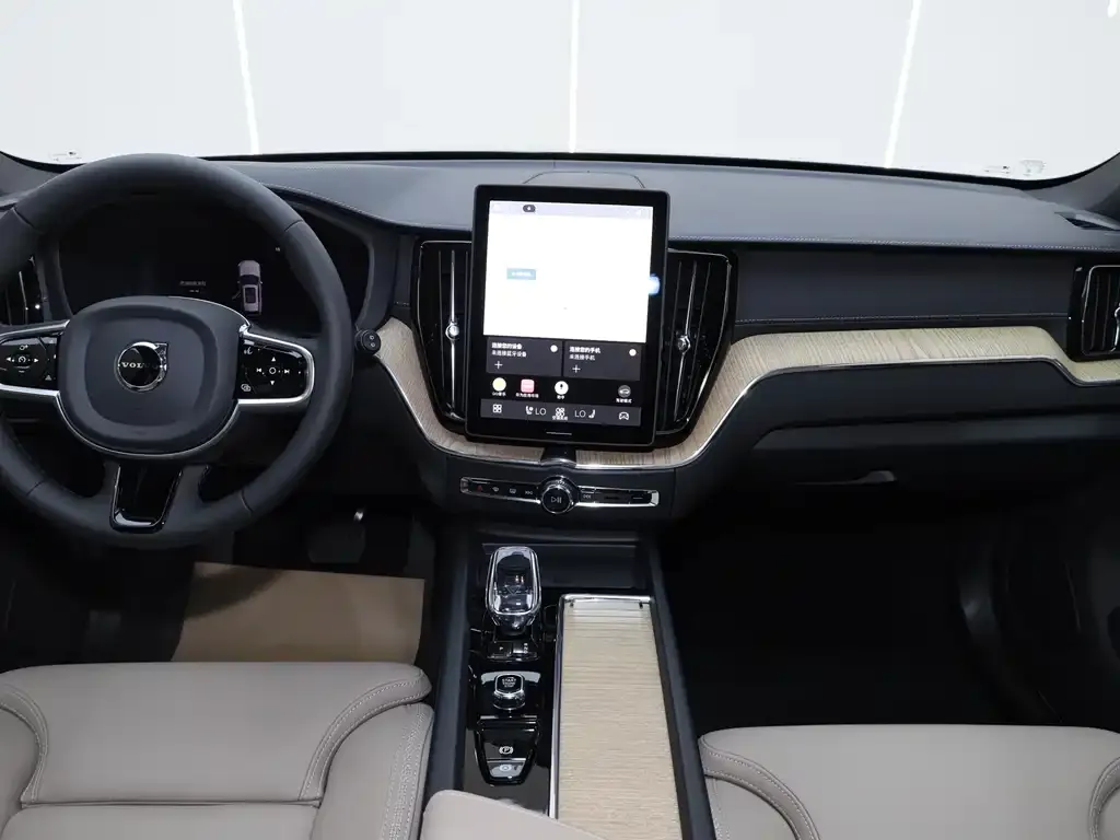 Volvo XC60 — фото 4