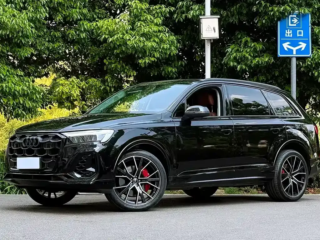 Audi Q7 — фото 1