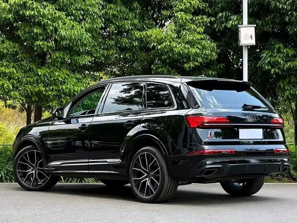 Audi Q7 — фото 9