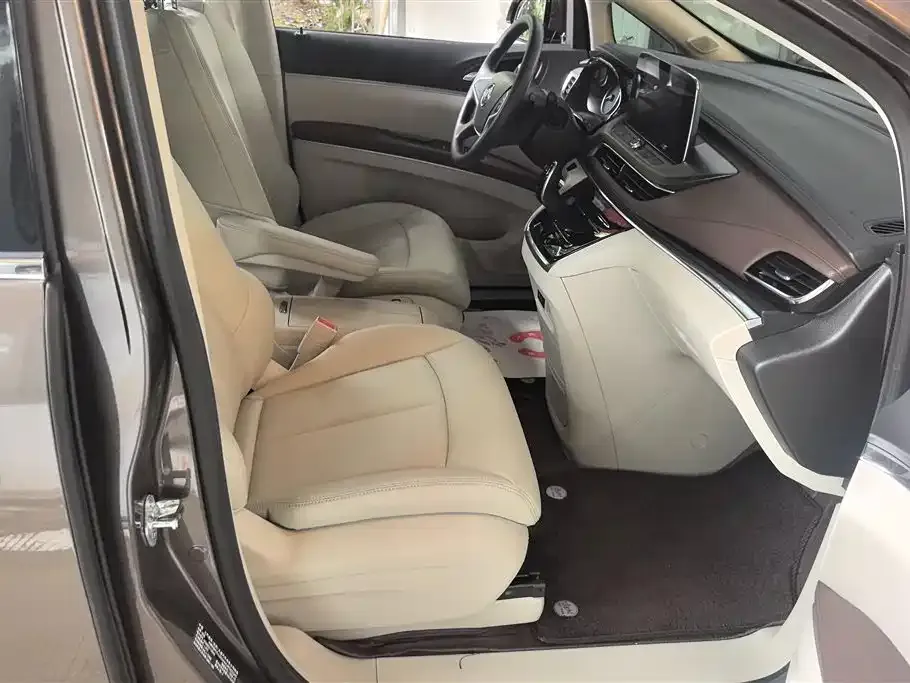 Buick GL8 2025 из CN, фото 10