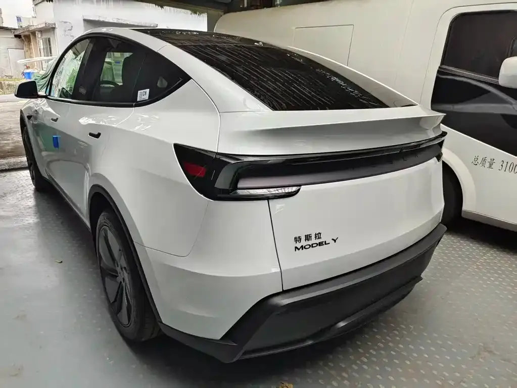 Tesla Model Y — фото 7