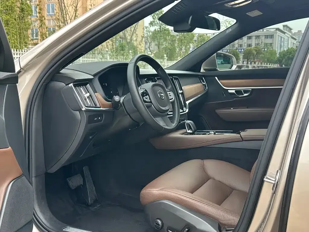 Volvo S90 PHEV 2025 из CN, фото 6