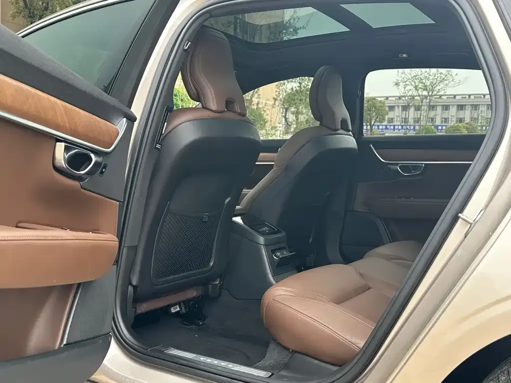 Volvo S90 PHEV 2025 из CN, фото 3