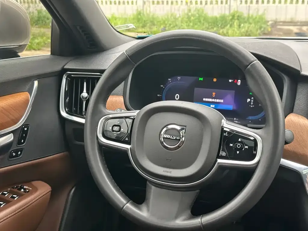 Volvo S90 PHEV 2025 из CN, фото 2