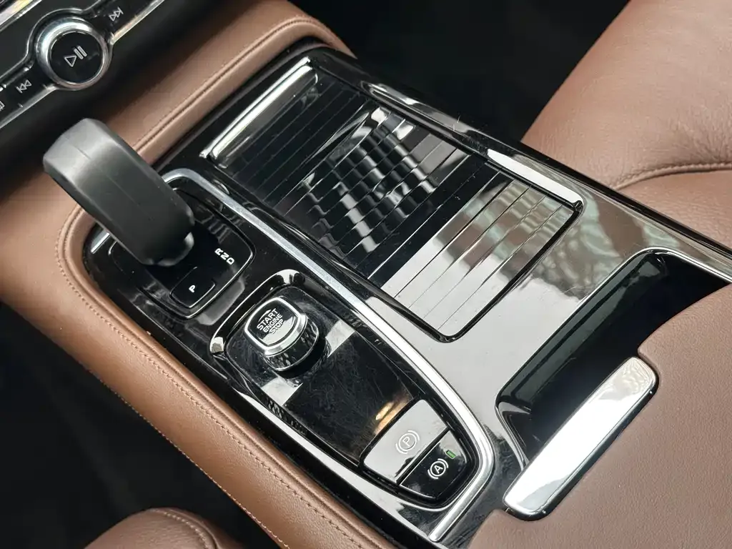Volvo S90 PHEV 2025 из CN, фото 5