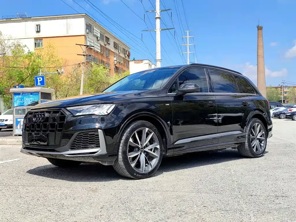 Audi Q7 — фото 1