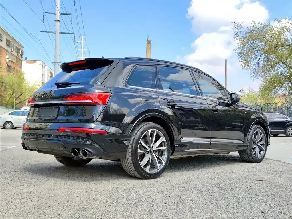 Audi Q7 — фото 6