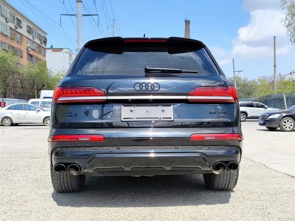 Audi Q7 — фото 5