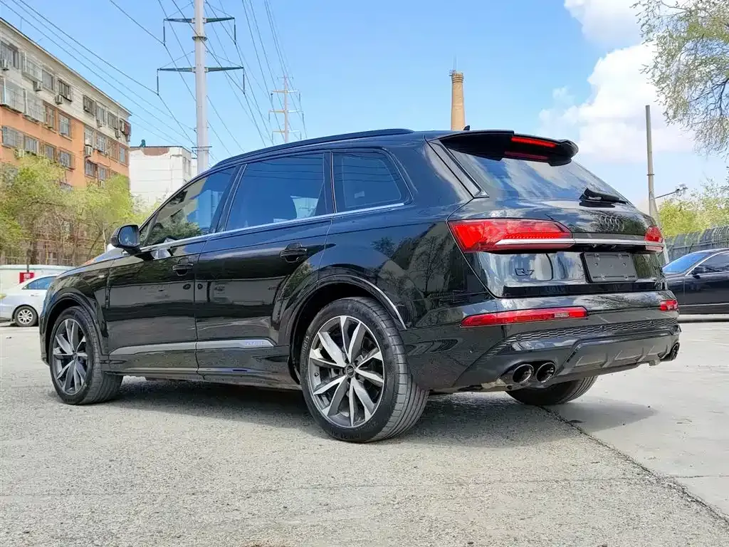 Audi Q7 — фото 8