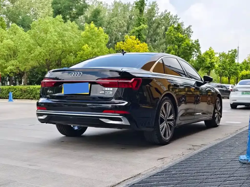 Audi A6L — фото 9