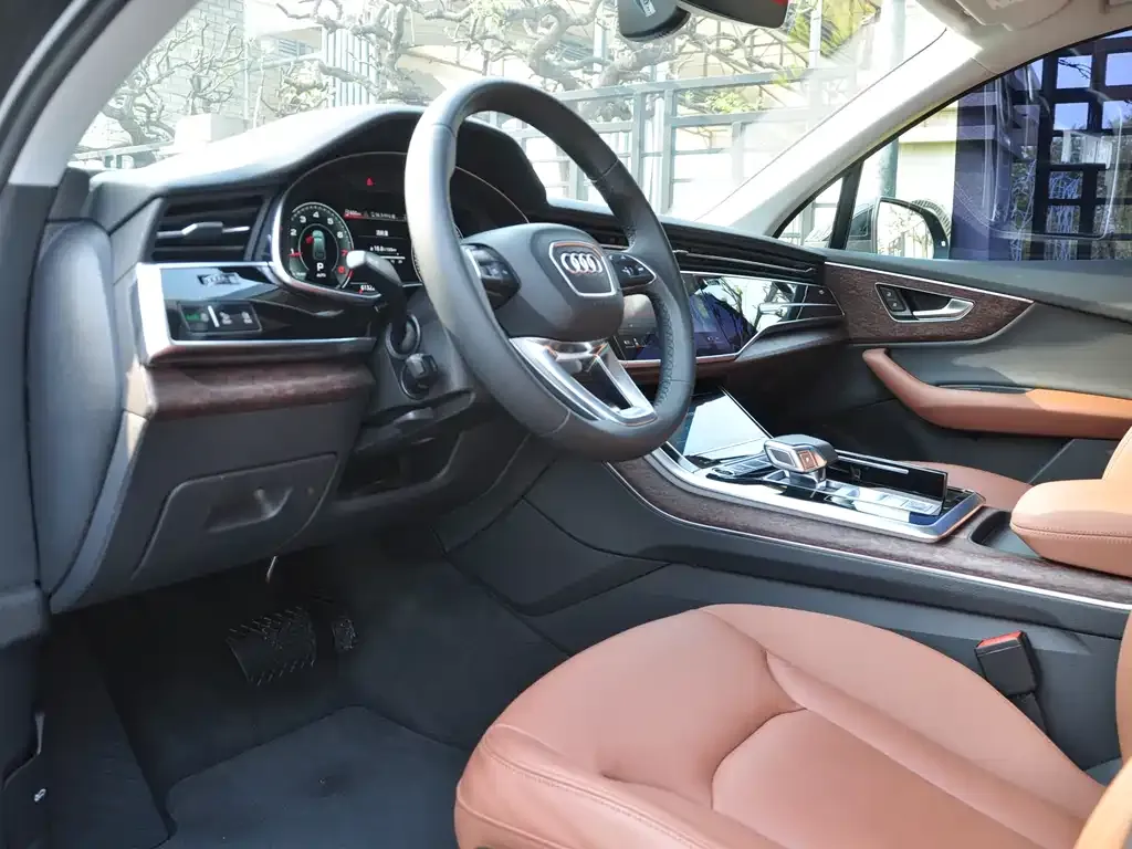 Audi Q7 2021 из CN, фото 3