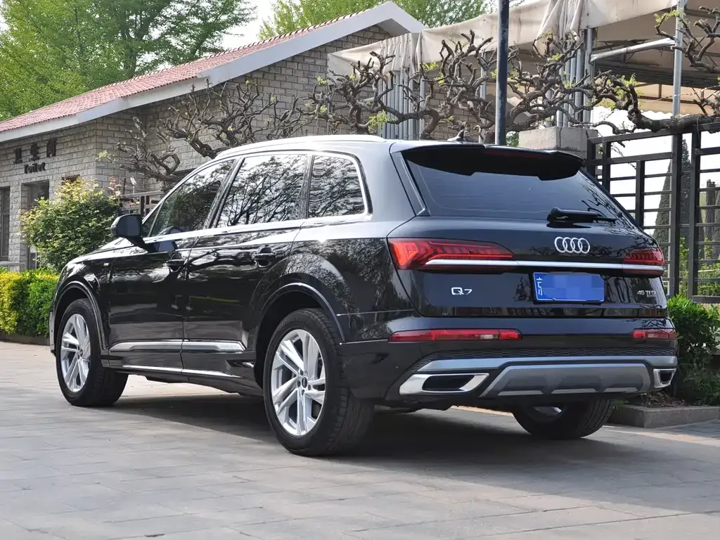 Audi Q7 2021 из CN, фото 7