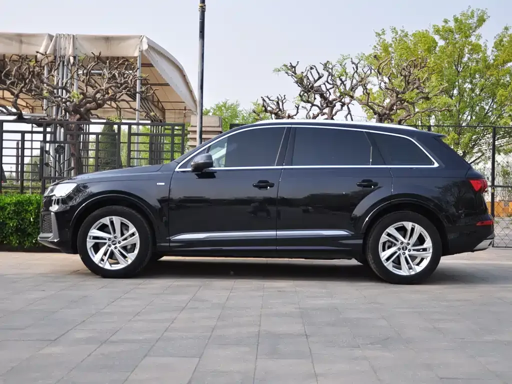 Audi Q7 2021 из CN, фото 9