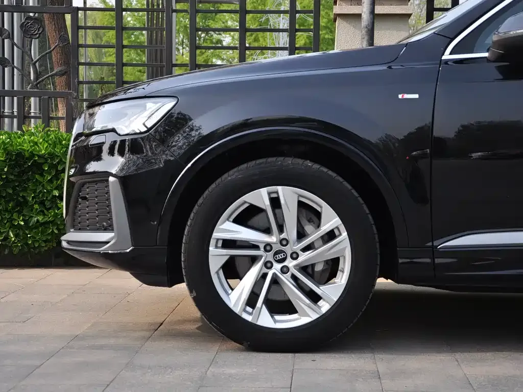 Audi Q7 2021 из CN, фото 5