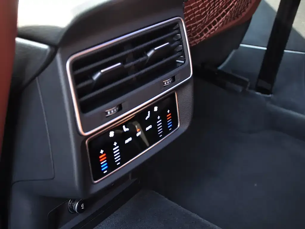 Audi Q7 2021 из CN, фото 2