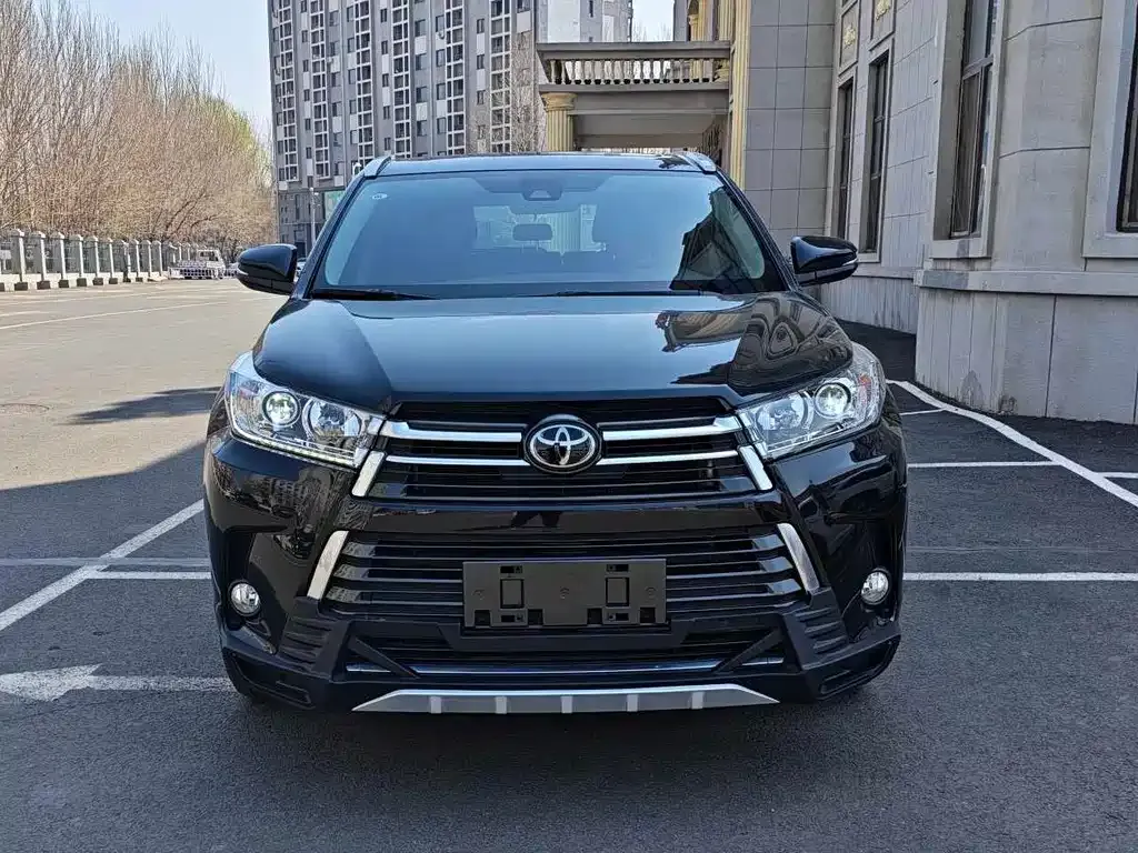 Toyota Highlander — фото 8