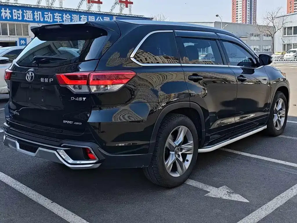 Toyota Highlander — фото 5