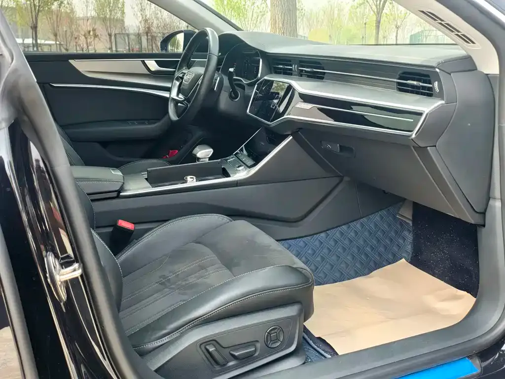 Audi A7L 2023 из CN, фото 5