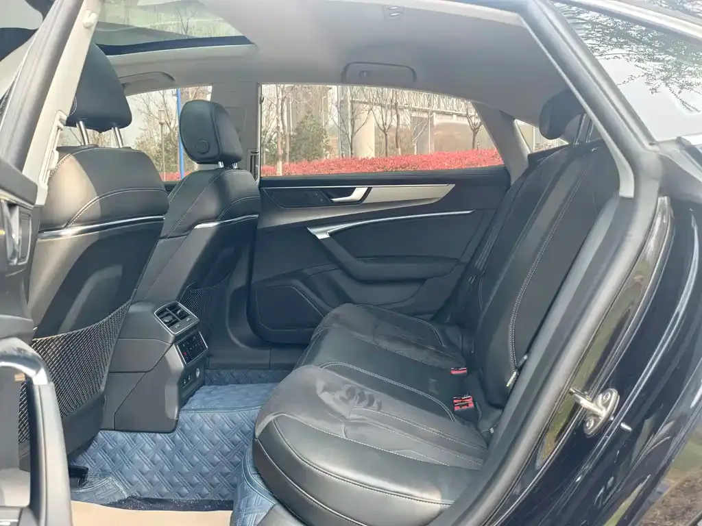 Audi A7L 2023 из CN, фото 8
