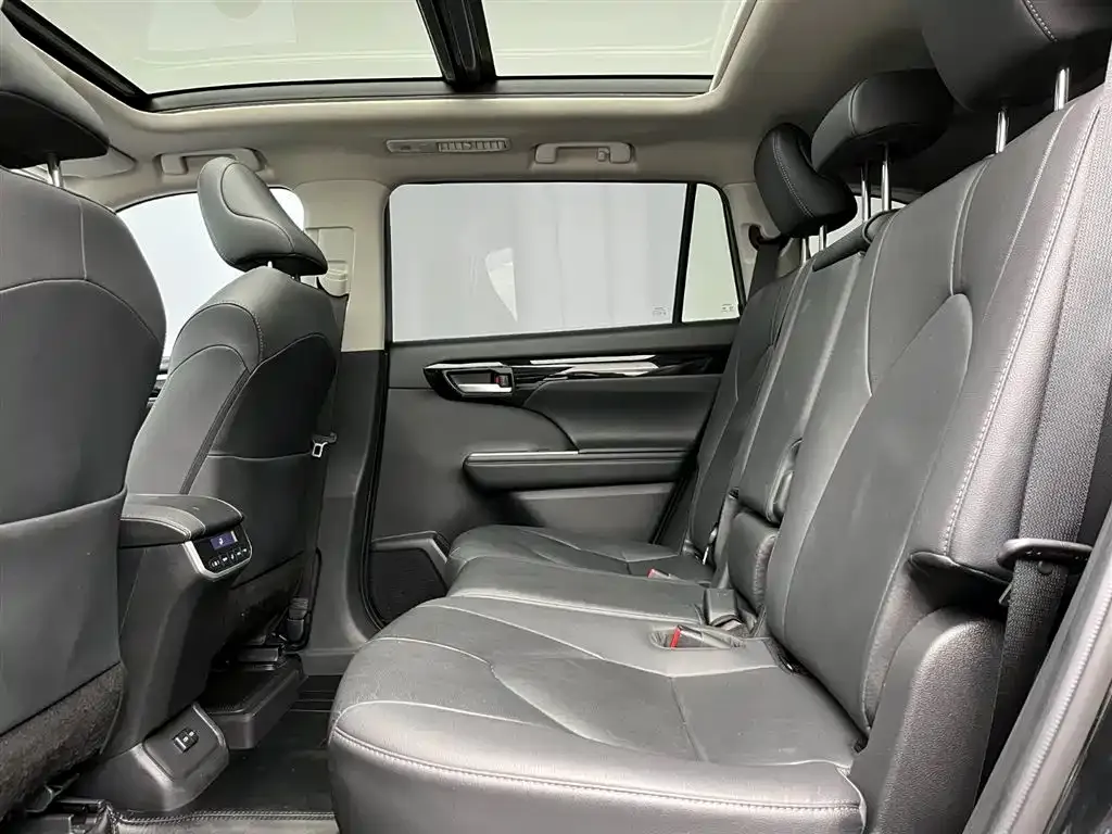 Toyota Highlander — фото 4