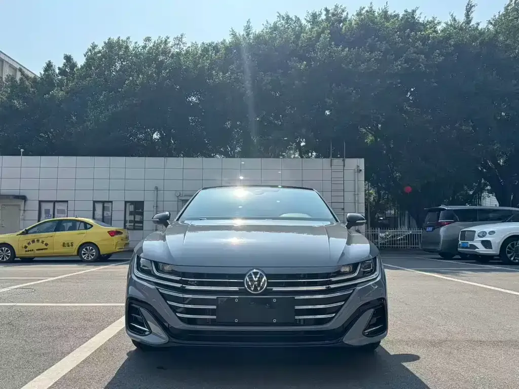 Volkswagen CC 2023 из CN, фото 2