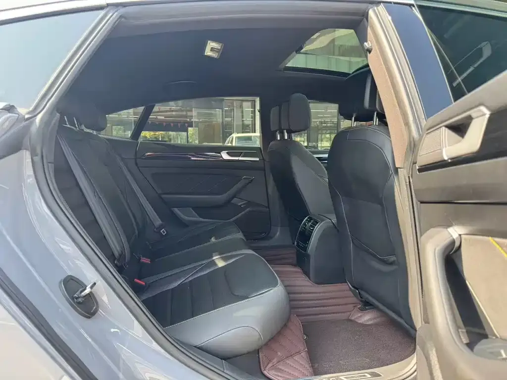 Volkswagen CC 2023 из CN, фото 3