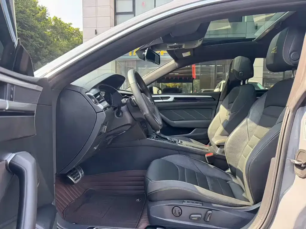 Volkswagen CC 2023 из CN, фото 8