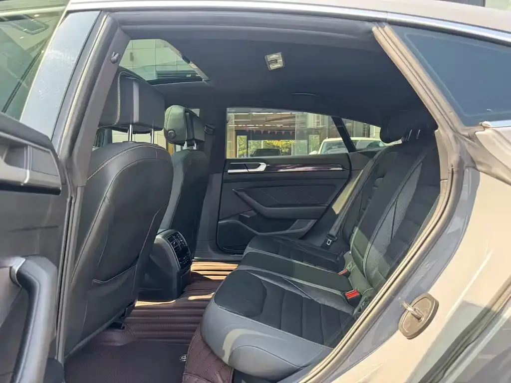Volkswagen CC 2023 из CN, фото 5
