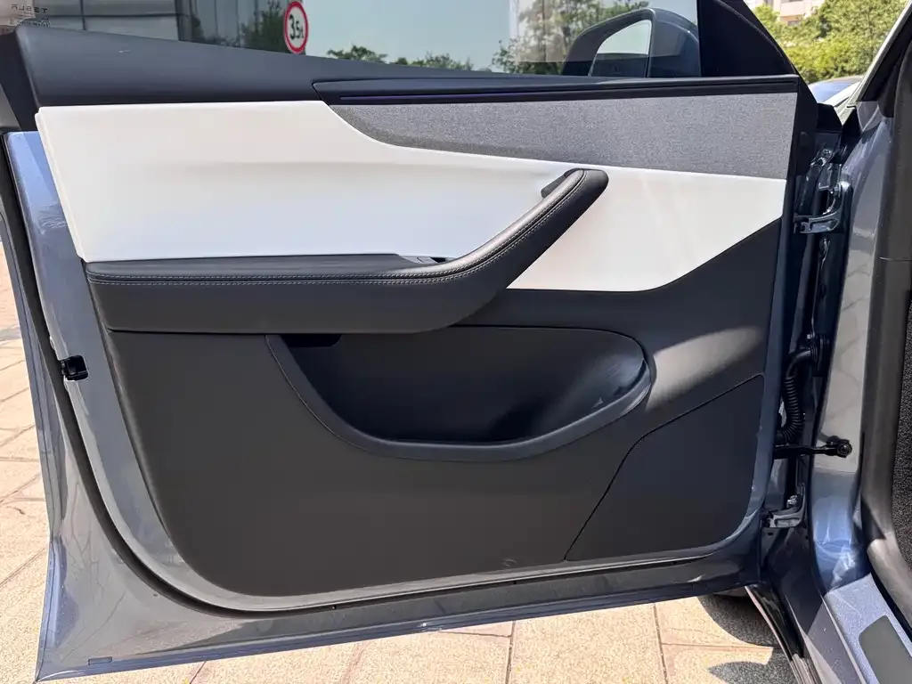 Tesla Model Y 2025 из CN, фото 5