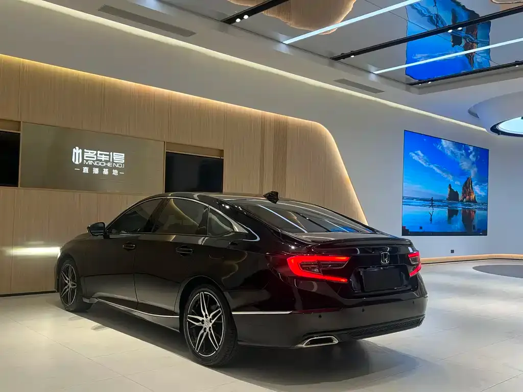 Honda Accord — фото 9