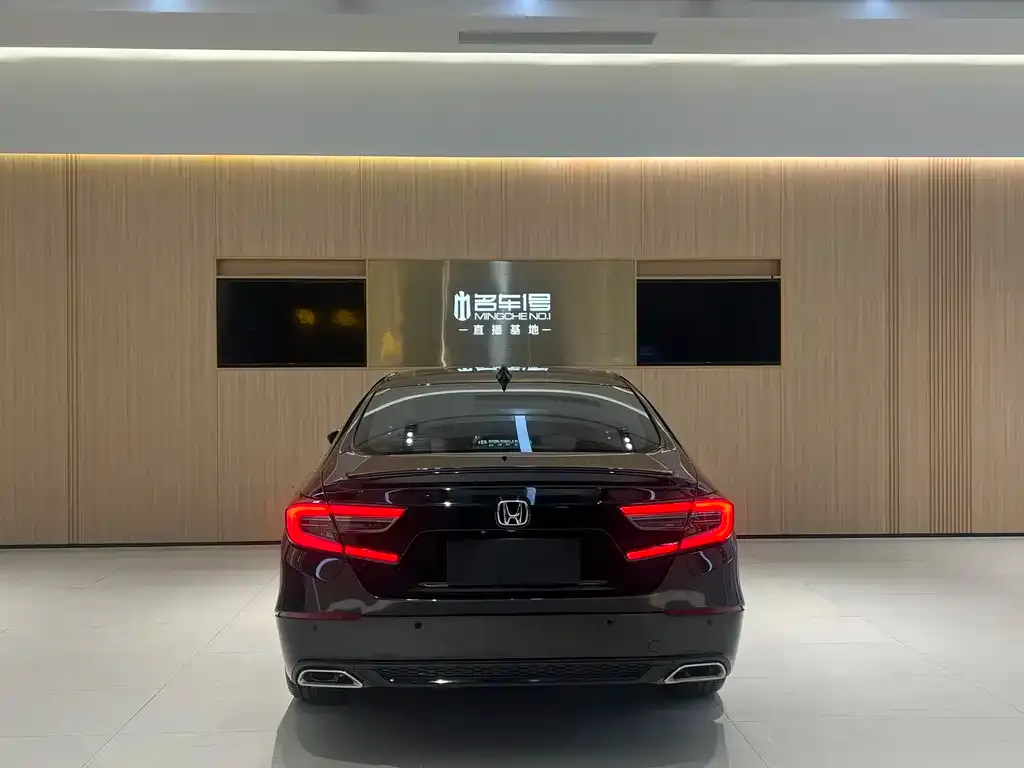 Honda Accord — фото 8