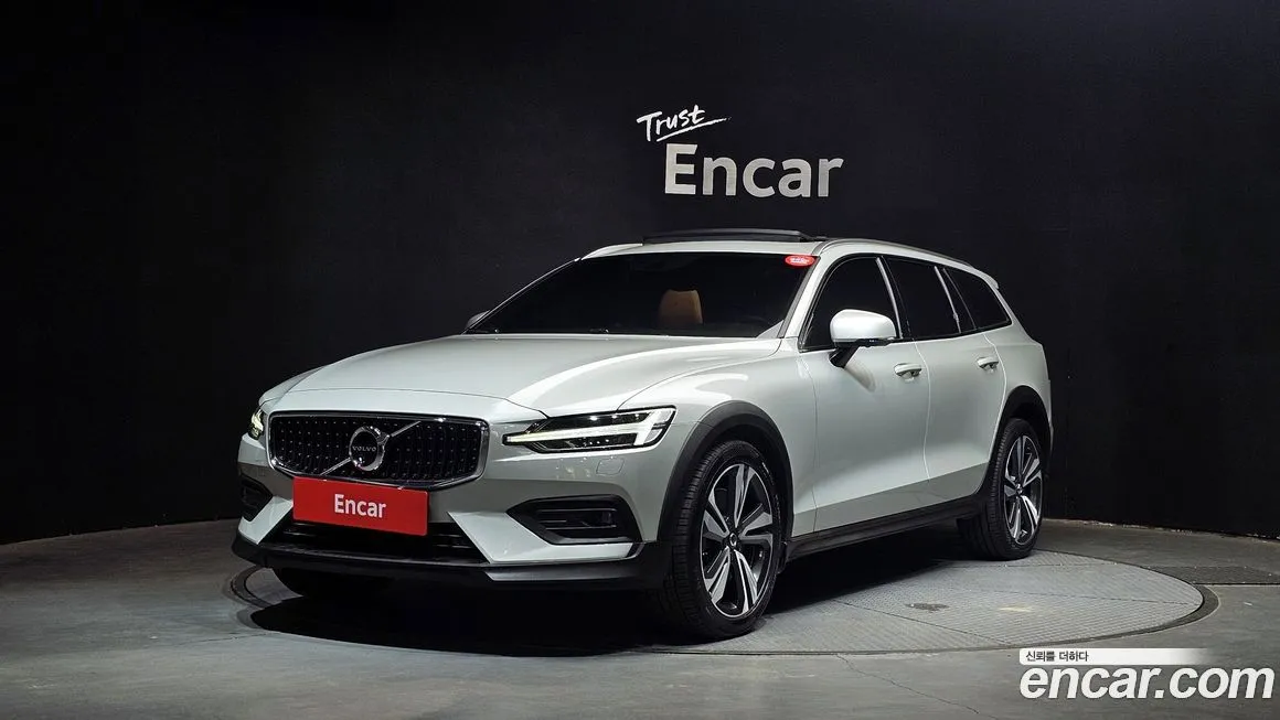 Volvo V60 — фото 1