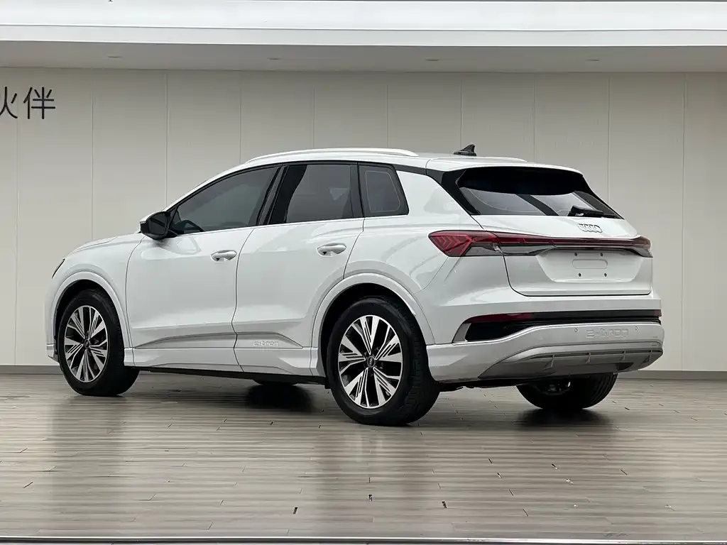 Audi Q4 e-tron — фото 10