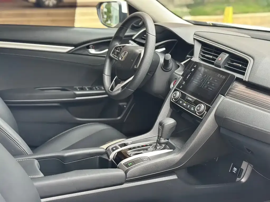 Honda Civic — фото 7
