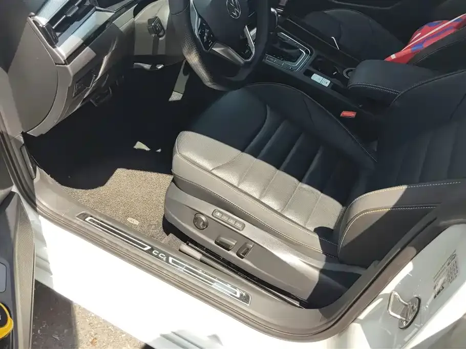 Volkswagen CC 2024 из CN, фото 4