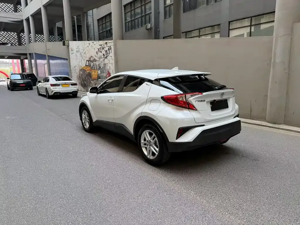 Toyota C-HR 2023 из CN, фото 4