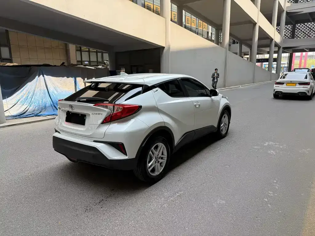 Toyota C-HR 2023 из CN, фото 3