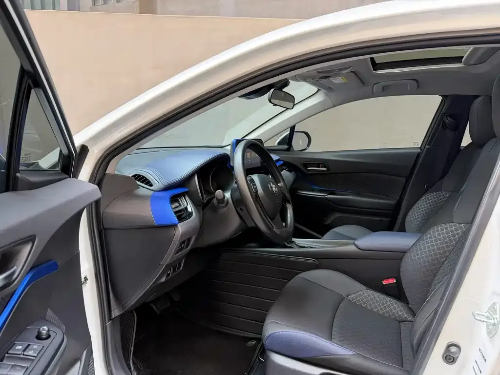 Toyota C-HR 2023 из CN, фото 2