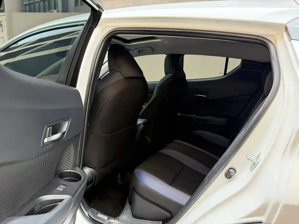 Toyota C-HR 2023 из CN, фото 8